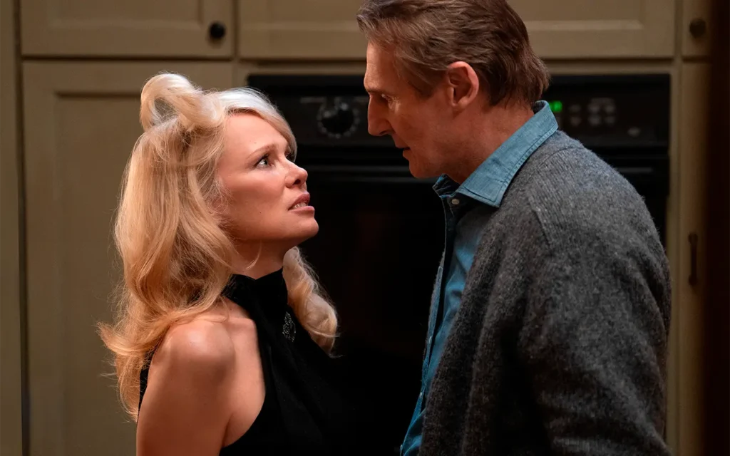 Liam Nesson y Pamela Anderson en "¿Y dónde está el policía?"