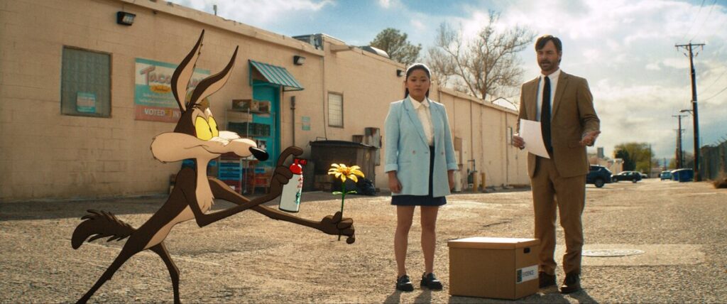 Lana Condor y Will Forte en Coyote vs acme
