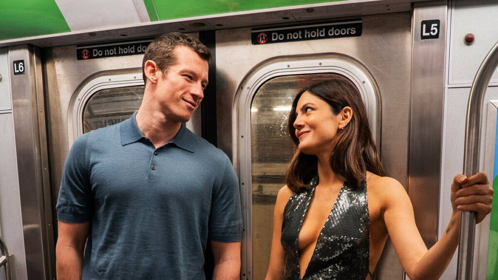 Monica Barbaro y Callum Turner en One night only de Will Gluck